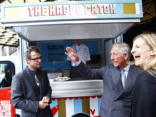006-chuck-at-selfridges.gif 