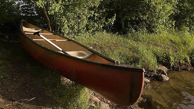 canoe.jpg 