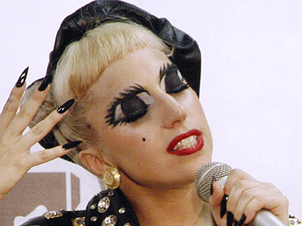 001-gaga-in-japan.gif 