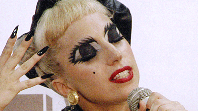 001-gaga-in-japan.gif 