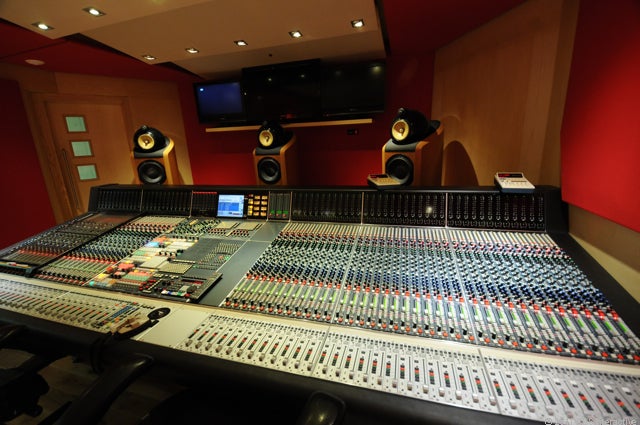 Studio_2_mixing_room_desk.jpg 