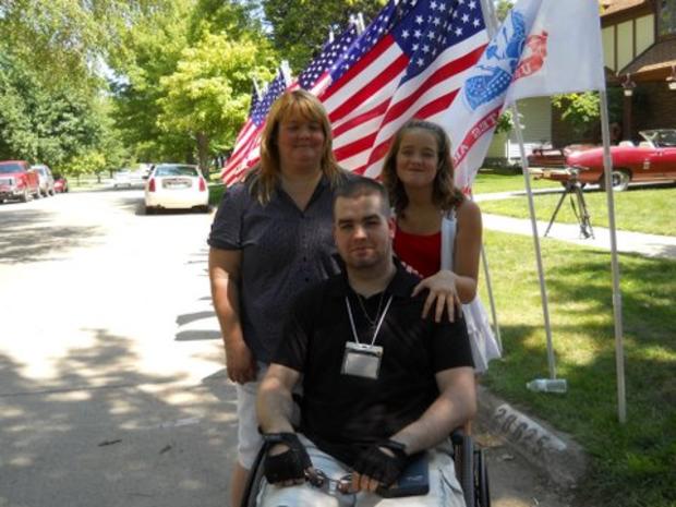 chris-ochs-with-his-mom-amy-and-10-year-old-sister-7-1-11.jpg 