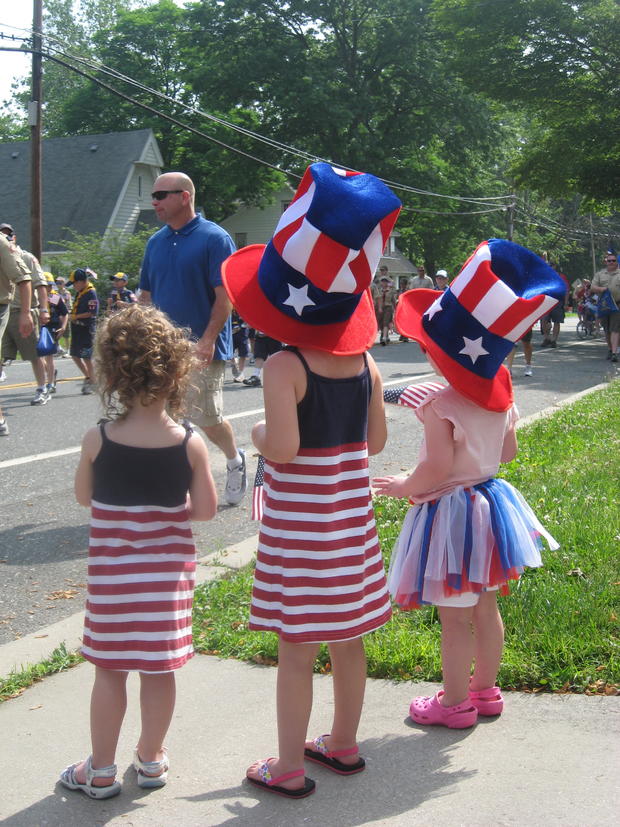 thomas-o-brien-madelyn-and-her-cousins-are-watching-the-memorial-day-parade-come-down-wenonah-avenue-outside-their-grandmom-grandpop-obriens-house-in-mantua-nj.jpg 