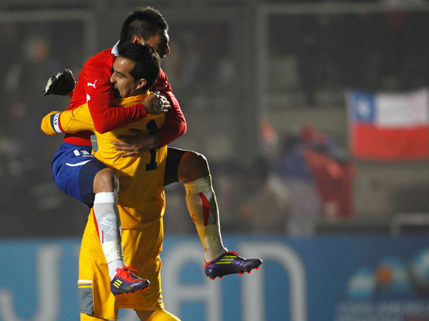 Gonzalo Jara celebrates with goalkeeper Claudio Bravo 