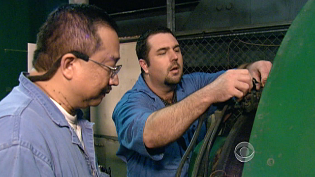 Shuttle elevator workers 