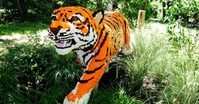 Zoo built in building blocks