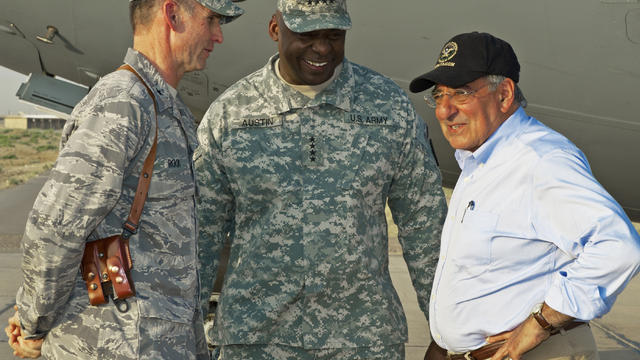 Sec. of Defense Leon Panetta talks to U.S. generals in Baghdad 