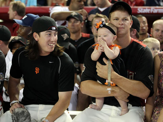 giants-players-with-baby.jpg 