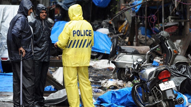 Police at the scene of Mumbai explosion 