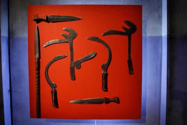 Zande warrior's Kpinga sword and knife 