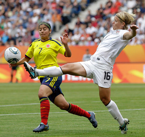 Colombia's Catalina Usme, left, and United States' Lori Lindsey challenge for the ball 