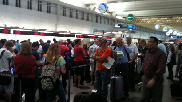 msp-airport-crowds.jpg 