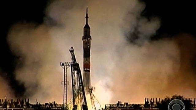 110721-russia_space_travel_for_nasa-palmer.jpg 