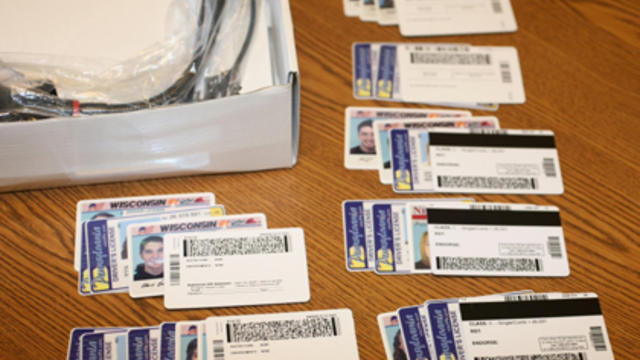 fake-licenses.jpg 