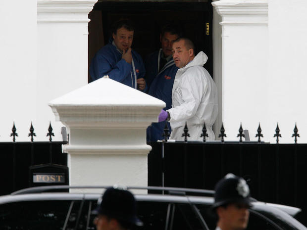 Police forensic officers are seen outside the home of British pop singer Amy Winehouse in north London,  July, 23, 2011. 