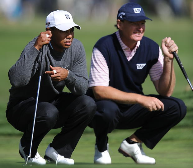 US Tiger Woods (L) and South African Ern 