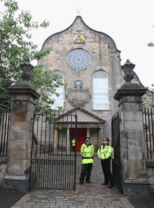 013-cops-at-kirk-v.gif 