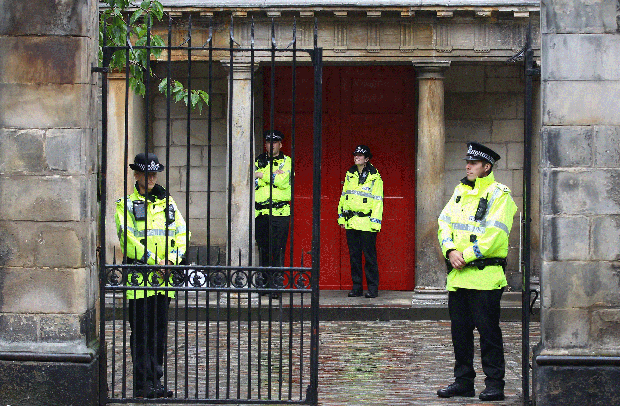011-cops--close.gif 