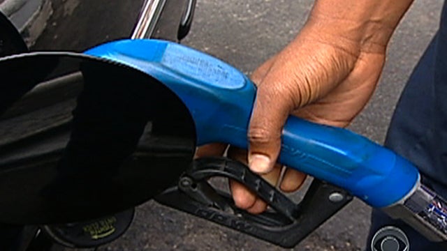 Car companies agree to raise fuel efficiency 