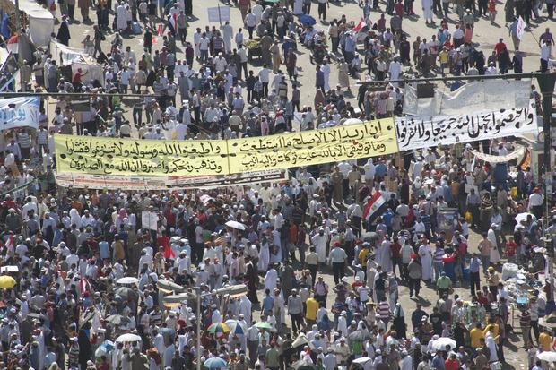 Despite the fact that representatives of the secular and liberal parties and the Islamist and Salafist groups yesterday agreed to put aside their differences and emphasize unity, many of the slogans and signs today had a distinctly religious message. 