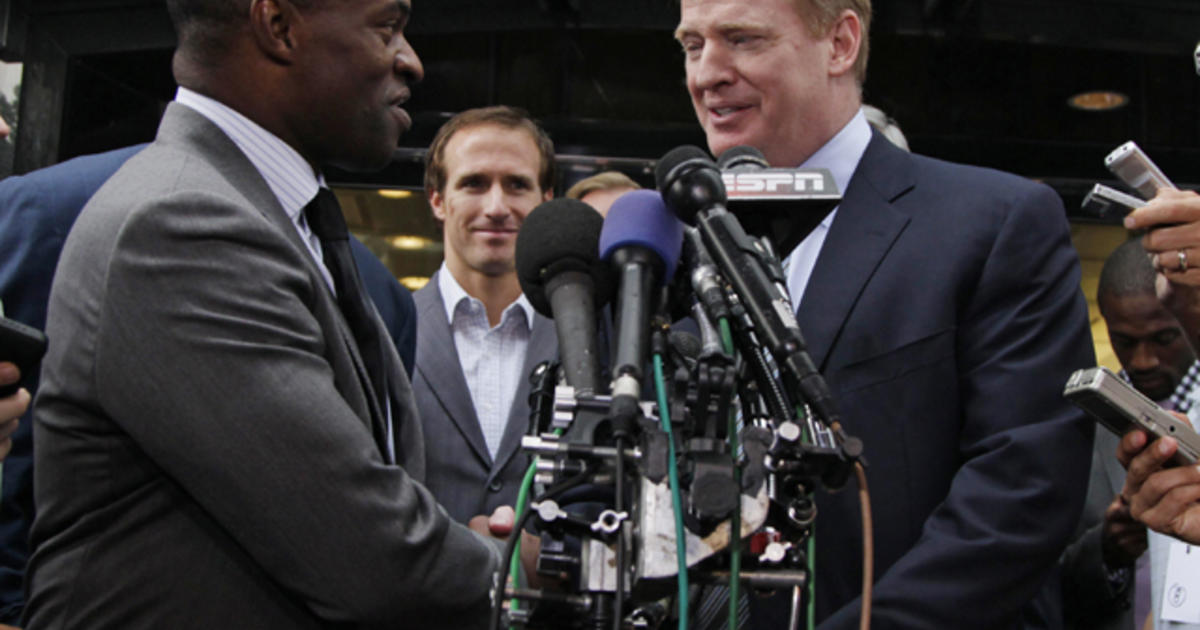 Roger Goodell, DeMaurice Smith sign 10-year CBA, bring an end to