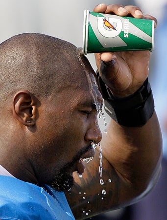 Tennessee Titans linebacker Gerald McRath 