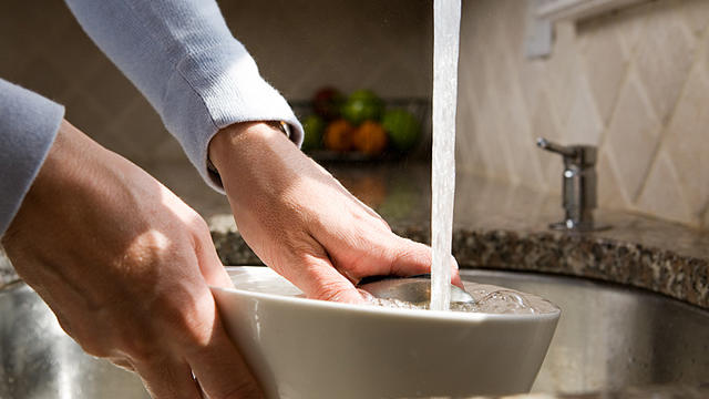 washing-dishes-generic.jpg 