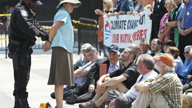 tar_sands_protest_tAP110820129614.jpg 