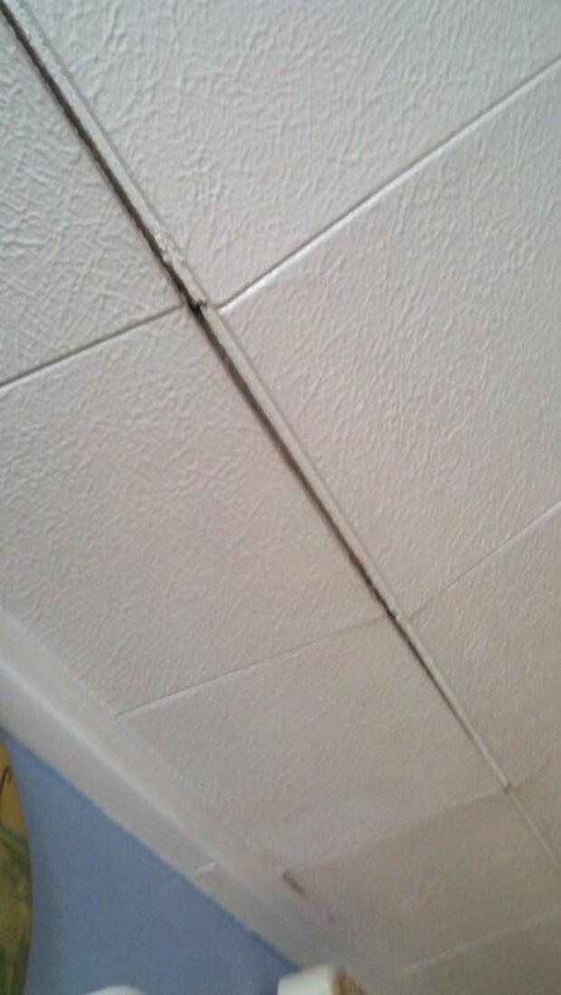 quake-ceiling-crack.jpg 