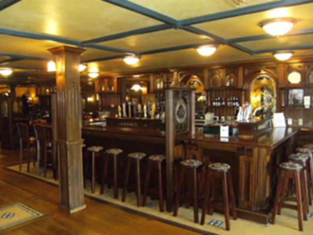 10/12 Food &amp; Drink - Irish Pubs in Western Suburbs - Quigleys Irish Pub 