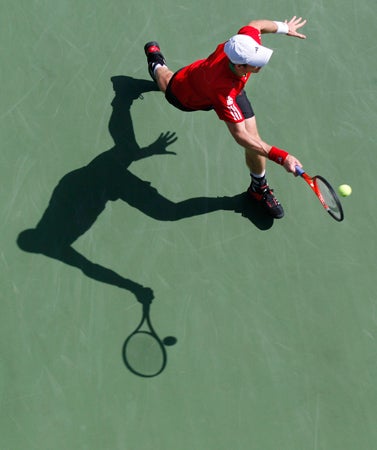 Andy Murray returns to Donald Young 