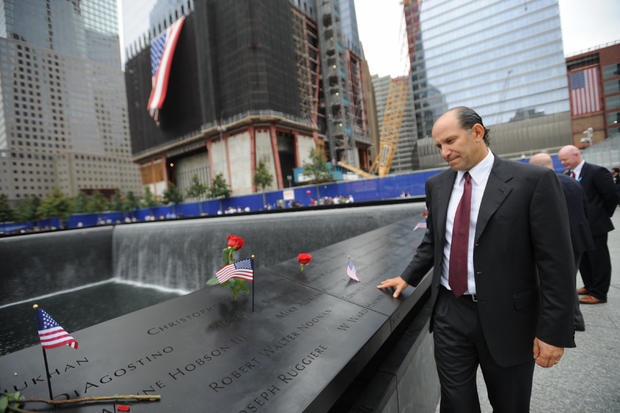 16-nyc-commemorates-10th-anniversary-of-9-11.jpg 