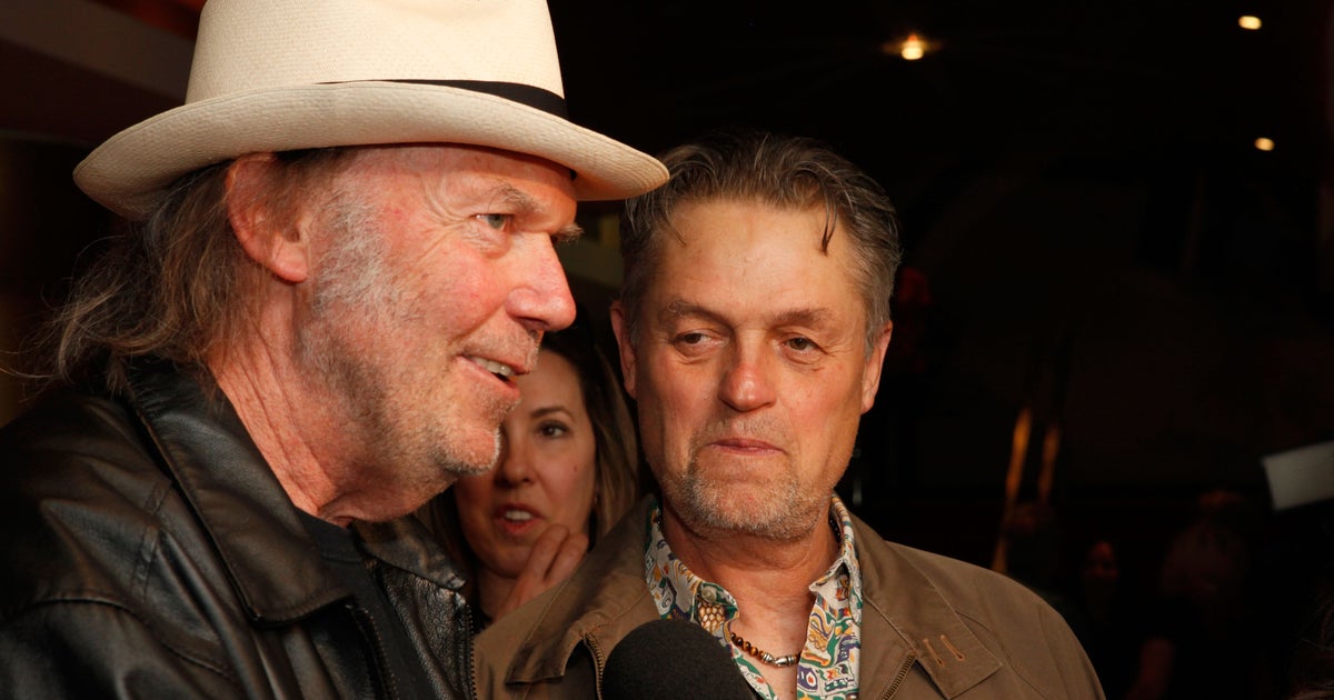 Toronto fest puts Neil Young in spitting distance - CBS News