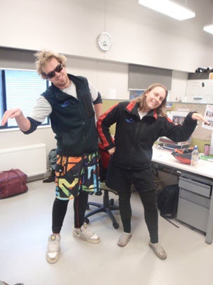 LOL-worthy "teapotting" photos - it's the new "planking" 