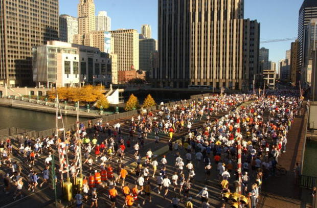 Runner compete in Chicago Marathon 