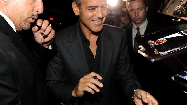 010_clooney_cameras127460374.jpg 