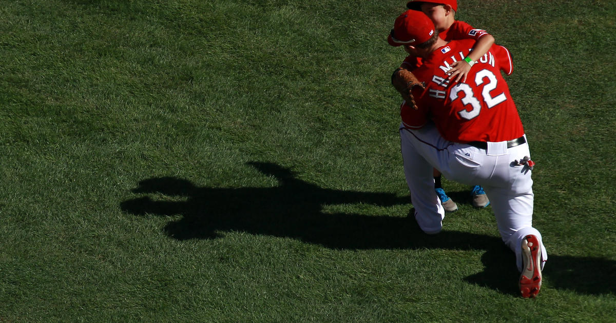 Rangers' Josh Hamilton plans to reach out to family of fan that died in  fall 