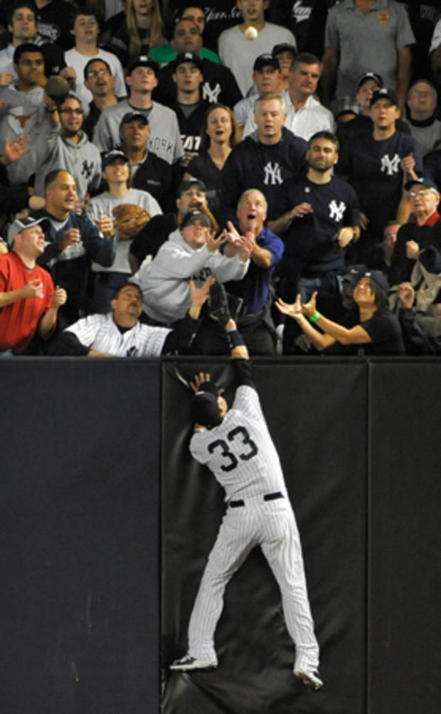Nick Swisher leaps but can't catch Delmon Young's home run 