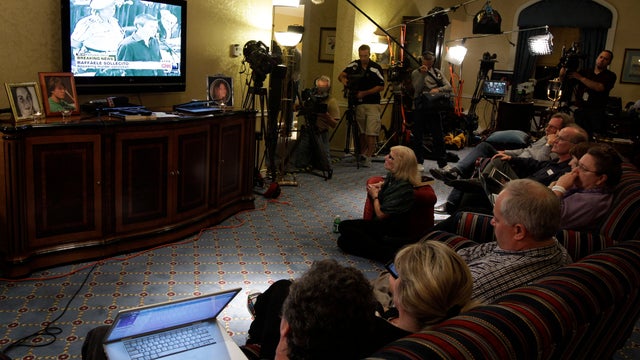 Amanda Knox supporters hold a vigil 