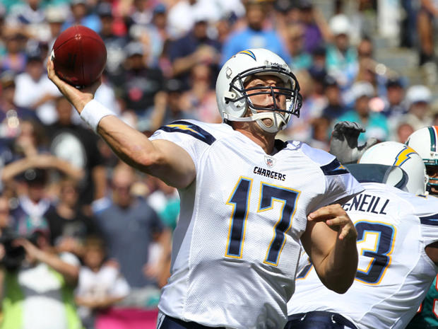 Philip Rivers throws a pass 