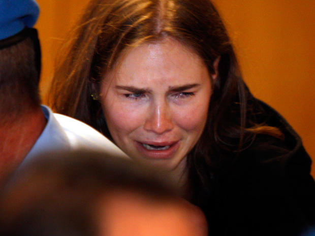 Amanda Knox breaks in tears after hearing the verdict 