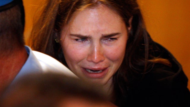 Amanda Knox breaks in tears after hearing the verdict 