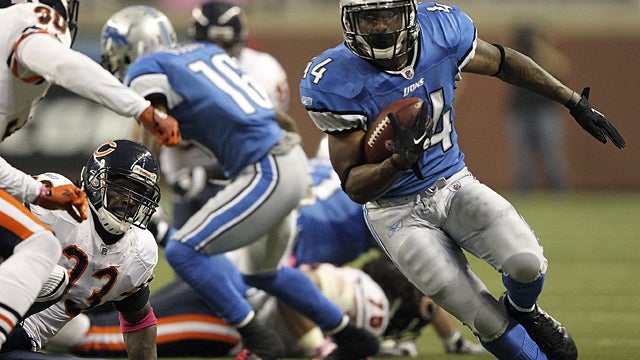 Jahvid Best rushes for a first down 