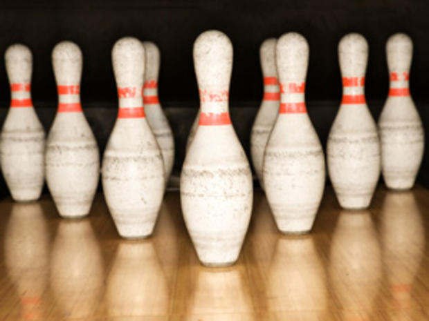 11/3 - how to be a gentleman - date nights - bowling - thinkstock 
