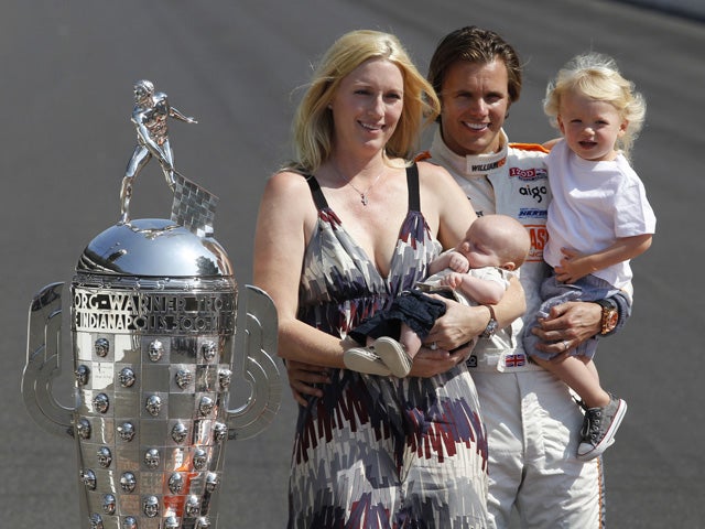 Dan Wheldon poses with his family 
