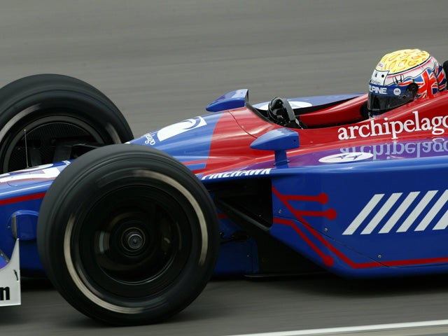 Dan Wheldon powers his Andretti Green Racing Alpine Archipelago Motorola Honda Dallara during practice 