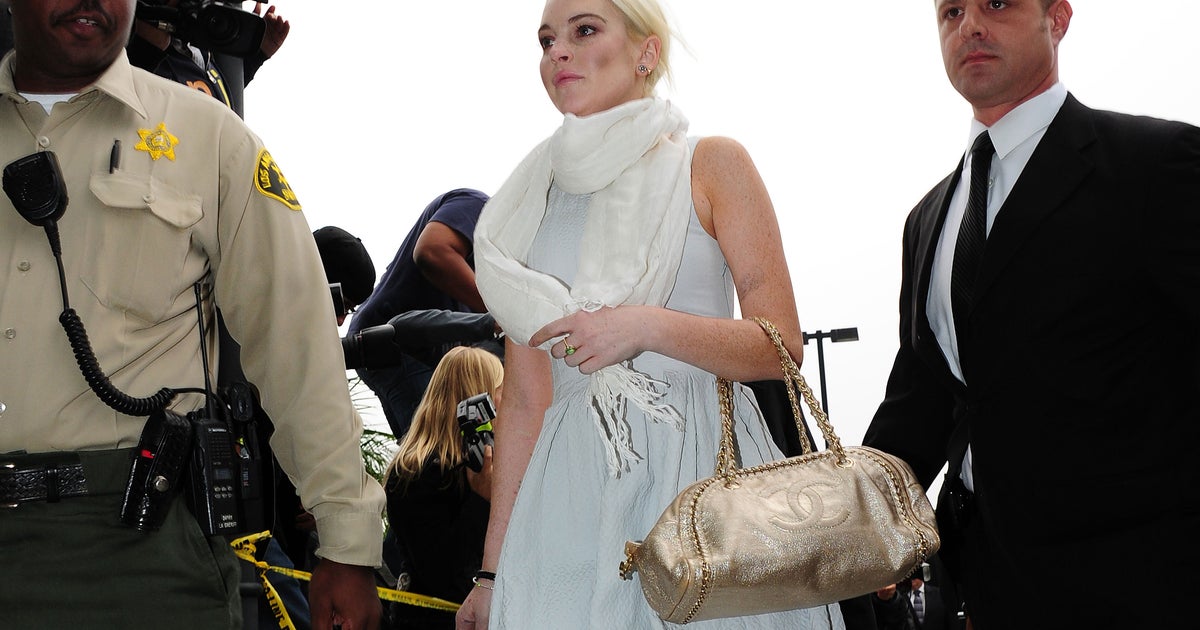 Lindsay Lohan in handcuffs after judge revokes probation CBS News(02)