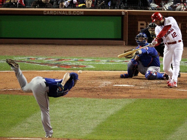 Lance Berkman hits a two-RBI single  