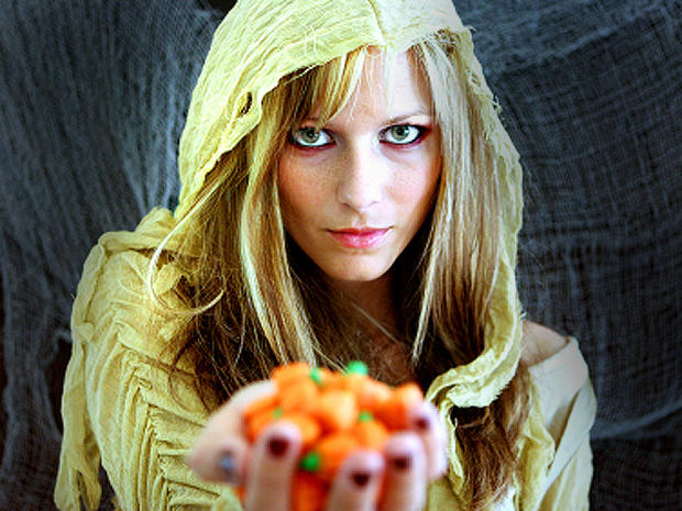 halloween, giving candy, creepy, spooky, witch, trick or treat, trick-or-treat, october, stock, 4x3 