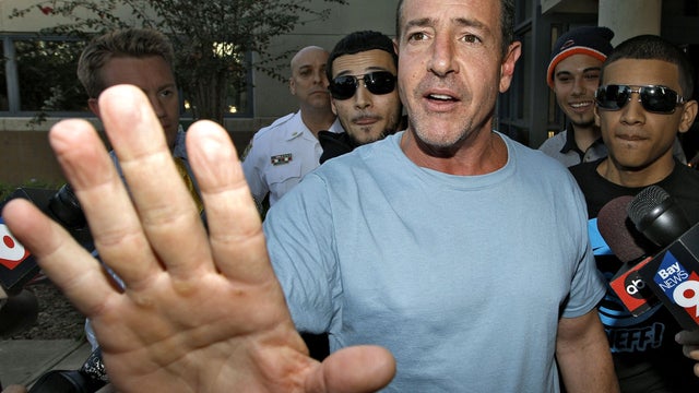 Lindsay Lohan's father back in custody after a failed escape attempt 